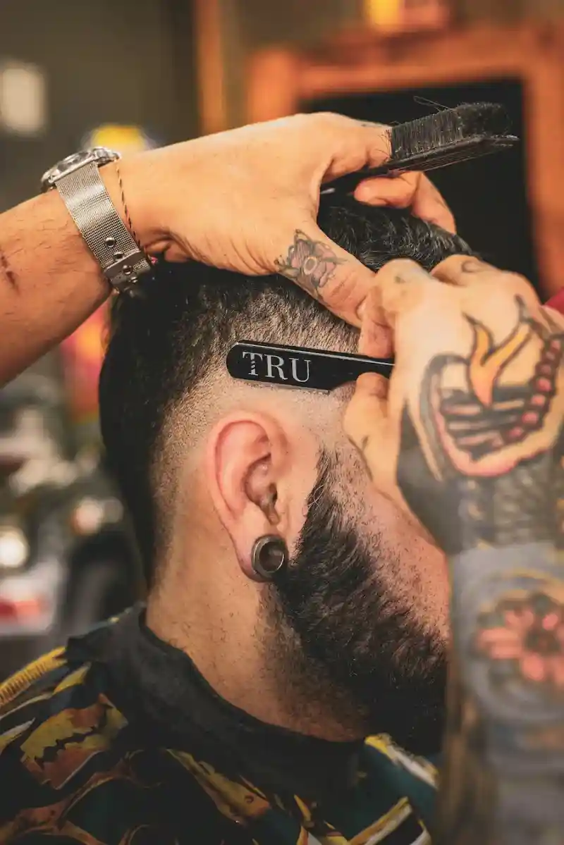 Barba esculpida a navaja